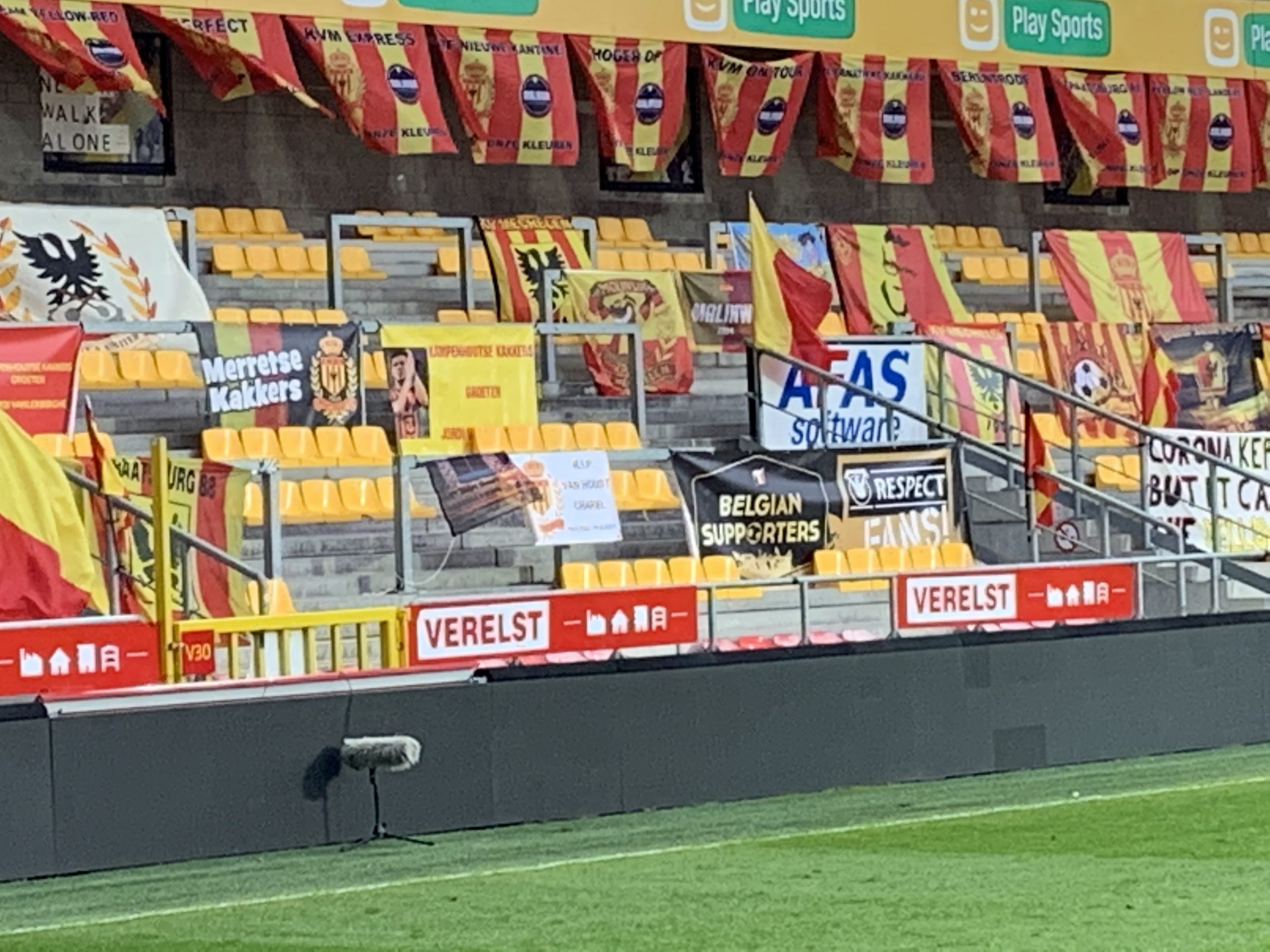Ophalen supportersvlaggen
